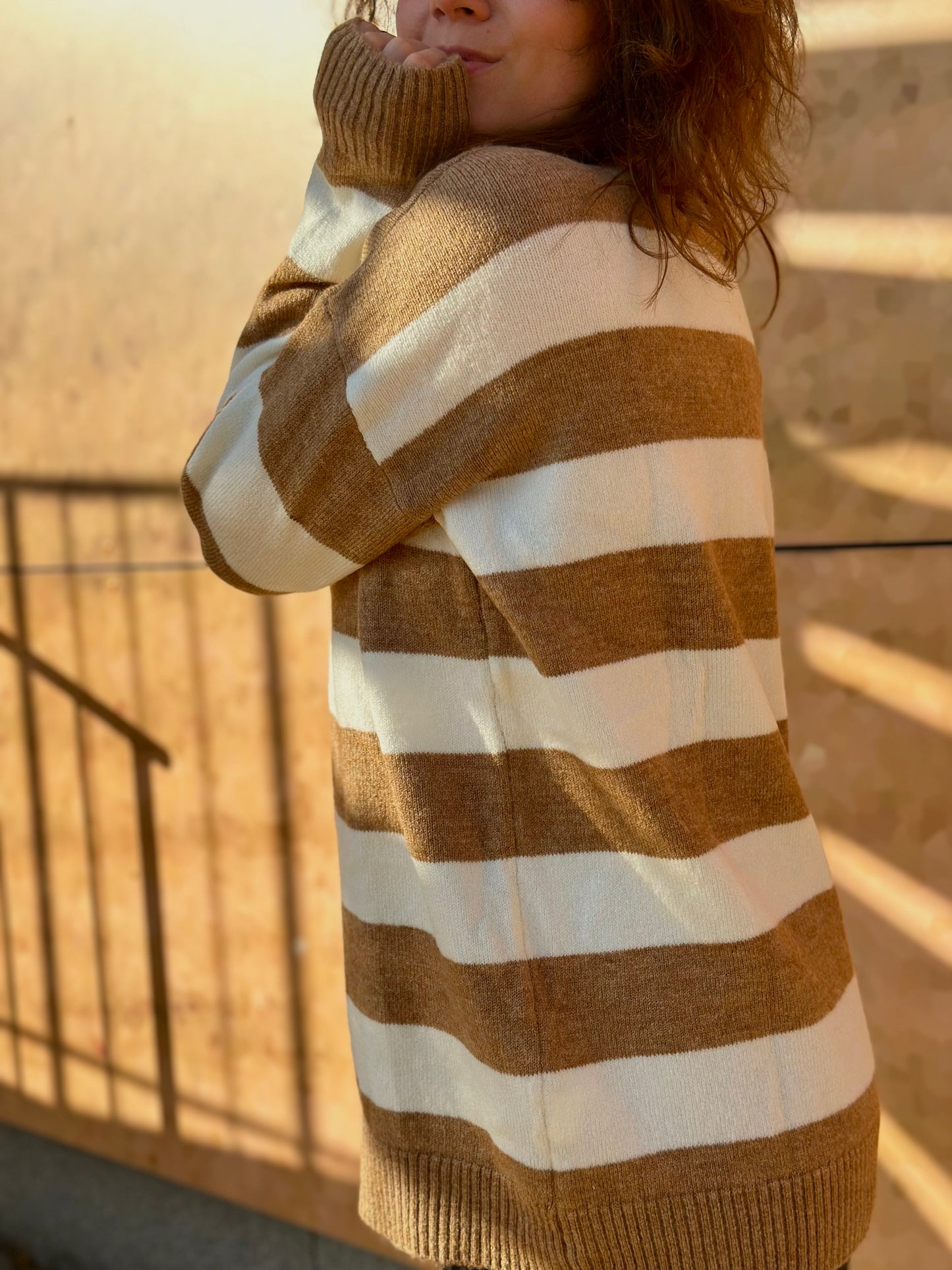 Strīpains sieviešu garais džemperis
