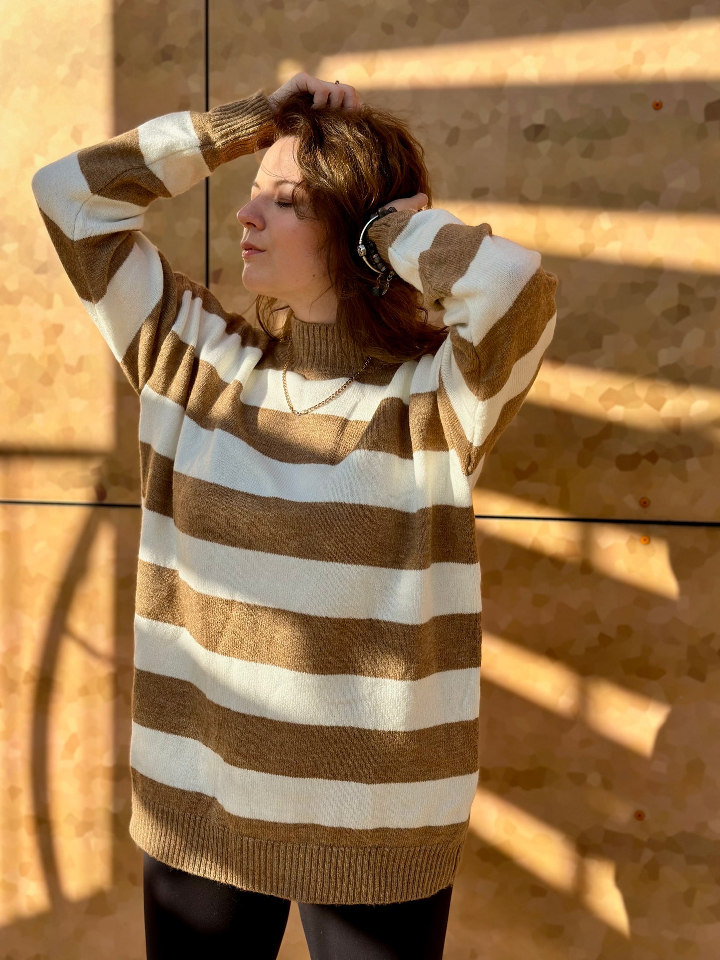 Strīpains sieviešu garais džemperis